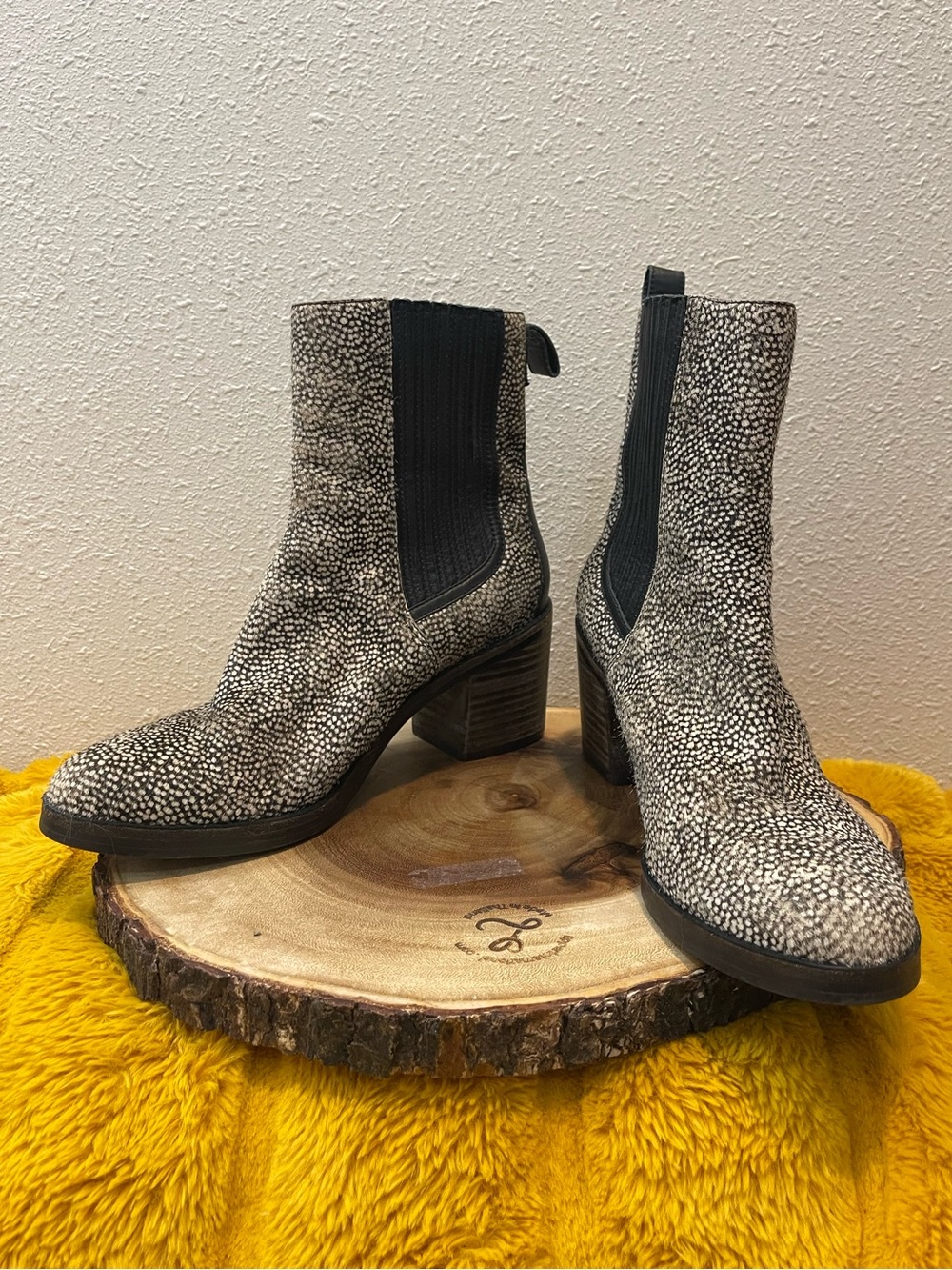 UGG Camden Exotic Chelsea Boots (Black Dotted / Printed Calf/Cow Hair) Size 9